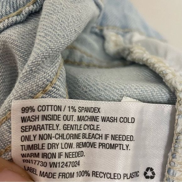 Wild Fable Light Blue Wash Denim Distressed Highest Rise Mom Jeans NWT - Picture 9 of 10